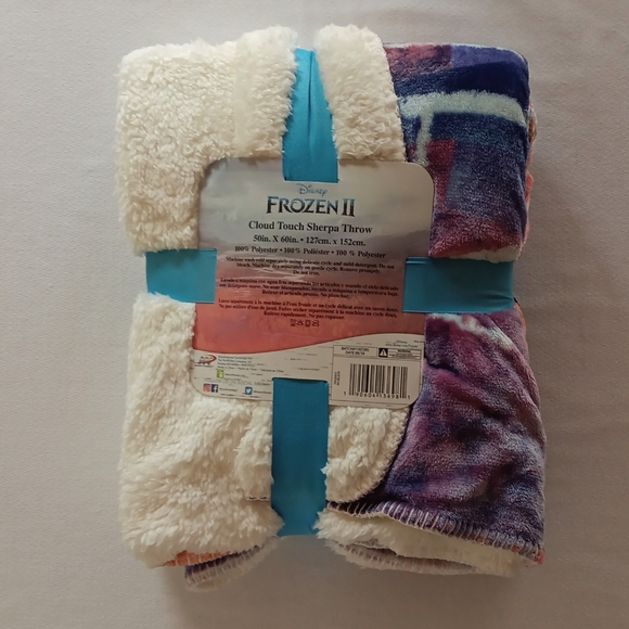 Frozen 2 Cloud Touch Sherpa Oversized Throw - Picture 4 of 5